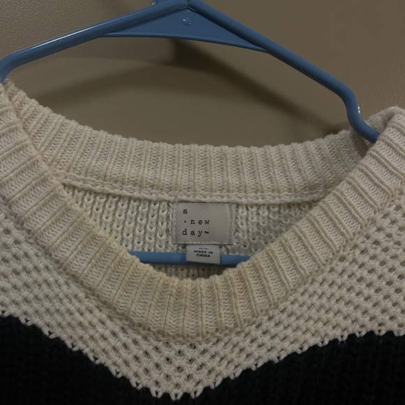 Striped sweater - Picture 4 of 6